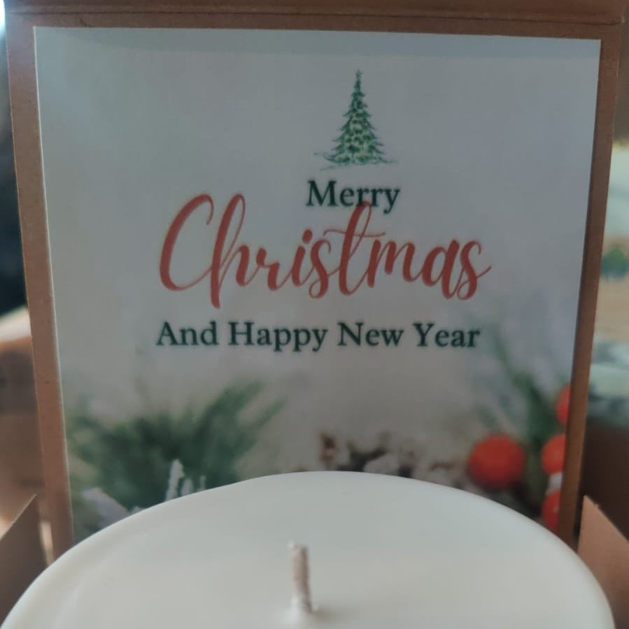 A Winter Embrace Botalical Candle